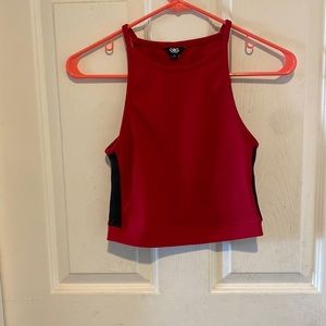 Cropped tank top with two black stripes on the side